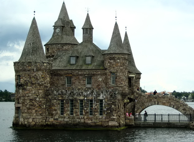 1000 Islands - Water Castle